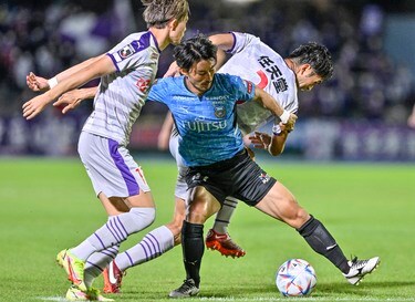 これは現地で観ててもどよめいたヤツ 川崎フロンターレfw家長昭博が京都サンガ戦で見せた 超絶切り返し 動画が1万8千回再生 相手選手を置き去りにした一瞬の仕掛け サッカー批評web