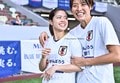 「え、写真ちょーだい？」と長谷川唯が懇願した岩渕真奈らとの「仲良しくっつき合い4ショット」が話題に……「和気あいあい」「いい雰囲気」とファンも反応の画像008