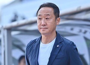 「胸アツ!!」「心温まるわー」元高校監督のJクラブ指揮官と教え子Jリーガーが、プロのピッチで再会！ 感動の場面映像が4万回再生！の画像