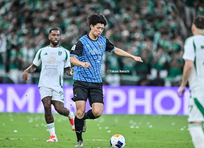 【川崎フロンターレアルバム】ACLE決勝での高井幸大の写真41枚！ フル出場も敗れ、試合後には涙を見るなど悔しさを露わに「アル・アハリー川崎フロンターレ」の画像032