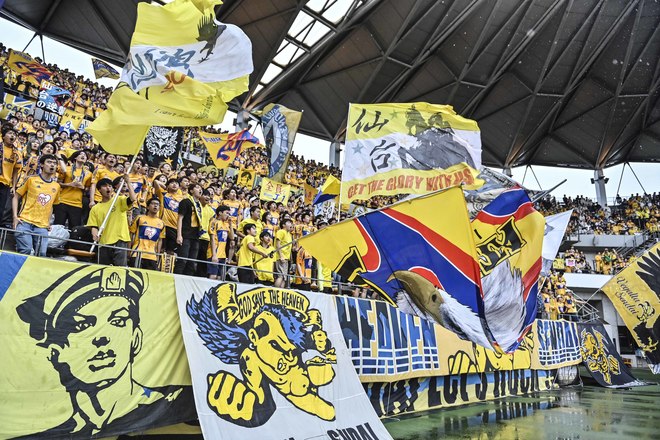 【仙台サポーターアルバム(2)】雨の試合に2000人！ 現地撮影した「ベガルタ仙台のサポーター写真99枚」！「ジェフユナイテッド千葉ーベガルタ仙台」の画像076