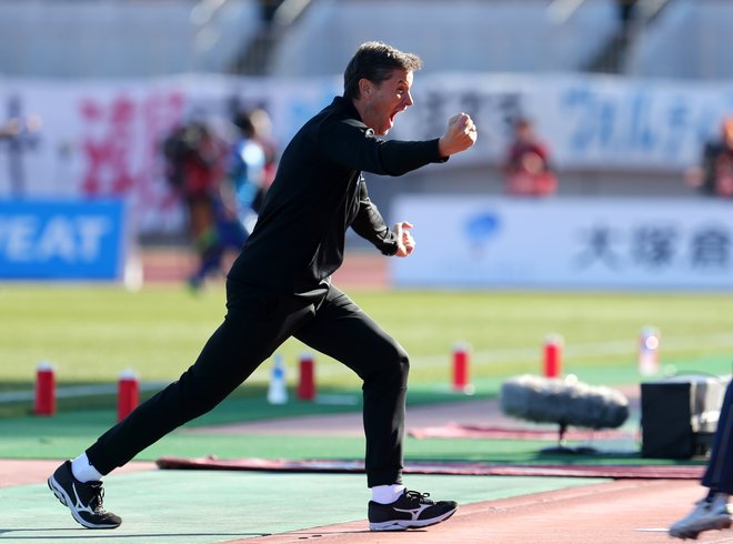 J1昇格争い決着!(1)年間25勝目、首位・徳島の「動じない継続性」と3位・長崎の痛恨「9月失速」【戸塚啓のJ2のミカタ】の画像