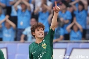 即完売のJ1東京Vのコラボ｢MA-1｣とモデル役選手に絶賛の嵐！｢今まで見たJリーググッズの中で一番｣｢（花より男子）道明寺司だわ｣の画像