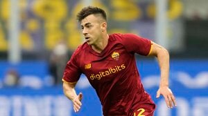 最後は口でキャッチ！ ローマのイタリア代表ＦＷステファン・エル・シャーラウィの「ガム」リフティングに2万7000超いいねの大反響! ボールじゃなくても最初から最後まで完璧なコントロールの画像