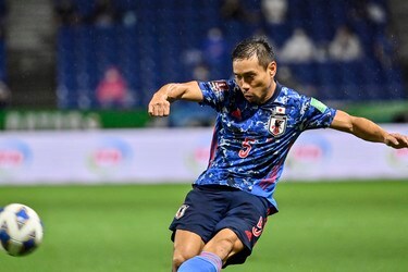 ボディビルの大会かと思ったわ サッカー日本代表 長友佑都の 新ユニフォーム姿撮影 に川島永嗣が茶々入れ いや覚悟出てるわ カタールしか見てないね と笑顔のやり取り サッカー批評web