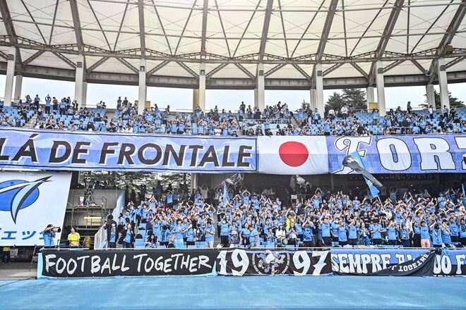 【サポーターアルバム(3)】G大阪戦での観客席＆入場時の川崎フロンターレのサポーター写真77枚！選手と手をつないだ子どもたちなど現地写真「川崎フロンターレーガンバ大阪(3)」の画像038
