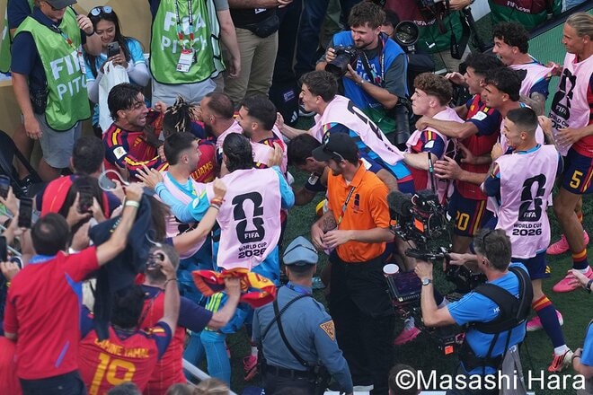 【W杯決勝】バルサ新旧10番対決が実現！マドンナ＆2R、BTS、美ボディ歌姫49歳の賛否両論ハーフタイムショー！試合後のメッシとヤマル、トランプ劇場をご覧あれ！【スペイン代表vsアルゼンチン代表】激闘PHOTOギャラリーの画像019