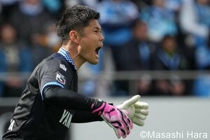 ｢ホントに17歳なのか？｣｢世界にバレそう｣J2熊本の高校生FW神代慶人の“元日本代表GK粉砕”強烈低弾道弾に脚光！ 2試合連続ゴールに｢すごいな本当に｣脱帽の声の画像