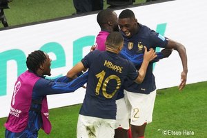 練習場で「ブラボー！」の声！ フランス代表がカタールワールドカップの裏側を見せた「秘蔵動画」が24万回再生！ 「言うべきは一言しかない。ありがとう」とファンも感謝の画像