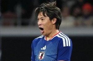 遠藤航からの電話と40時間の長旅。町野修斗が語った前主将の背番号を背負う覚悟【日本代表・知られざる｢背番号6｣のバトン(2)】の画像