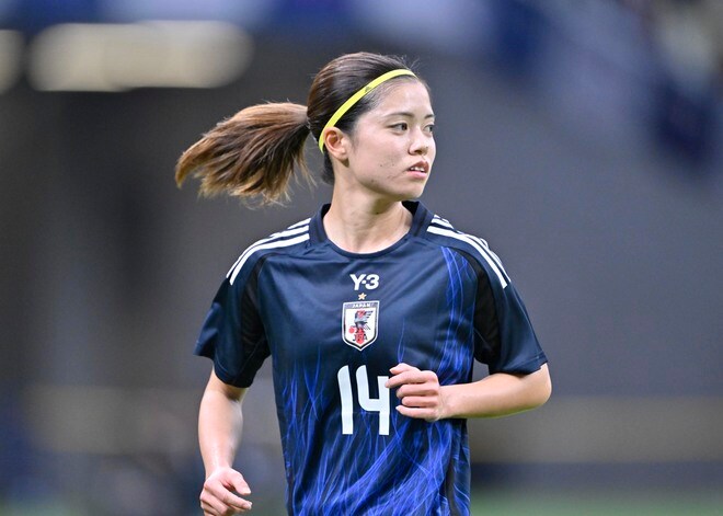 「めちゃくちゃかわいい」マンC女子MF長谷川唯の“防寒装備”ブランケット包まれ愛嬌たっぷりショットに反響！「暖まって」「寒い!! けど、満足そうな笑顔」などの声の画像006