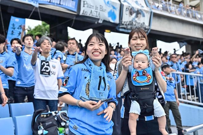 【サポーターアルバム】完封勝利後に笑顔＆万歳見せた「川崎フロンターレの試合後のサポーター写真83枚」！ ホーム連勝を熱狂的サポート「川崎フロンターレーセレッソ大阪」の画像047