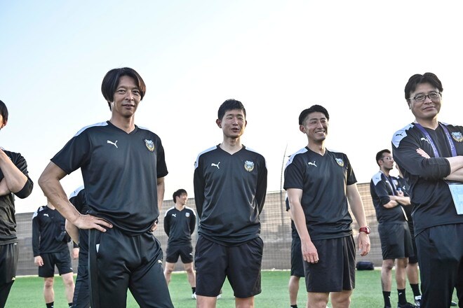 【川崎フロンターレアルバム】サウジアラビア到着翌日4月23日のジェッダ市内での「コーチングスタッフ＆クラブスタッフ写真」と「選手と子どもたちの交流写真」合計98枚！の画像026