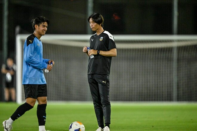 【川崎フロンターレアルバム】サウジアラビア到着翌日4月23日のジェッダ市内での「コーチングスタッフ＆クラブスタッフ写真」と「選手と子どもたちの交流写真」合計98枚！の画像011