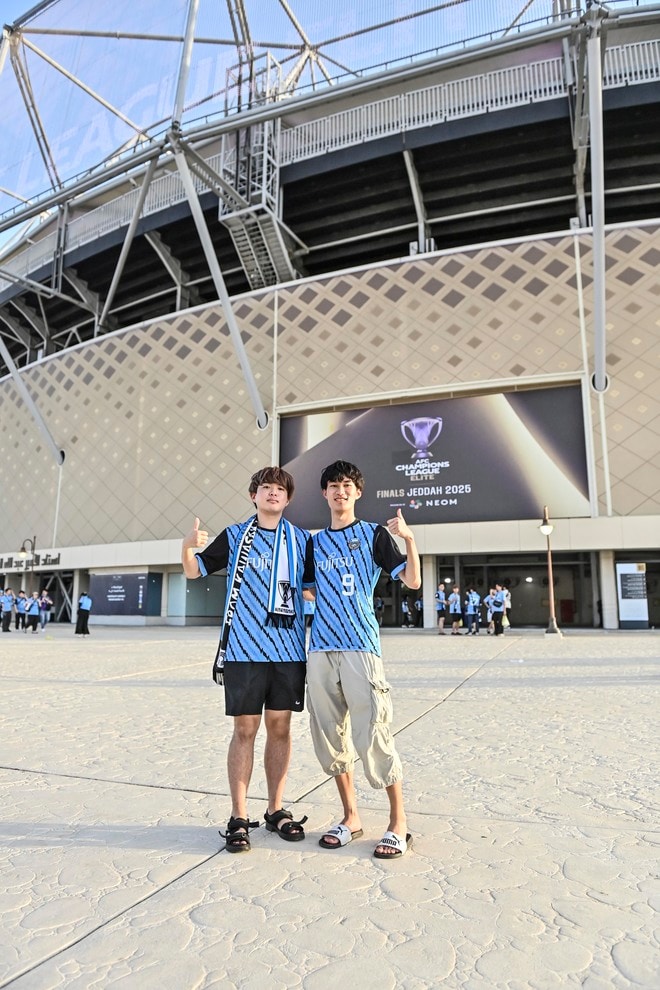 【サポーターアルバム(2)】「川崎フロンターレ―アルサッド」プリンススタジアム前で川崎サポーターが決起の姿見せた！ 準々決勝のために大挙した川崎サポーターの現地撮影写真84枚の画像021