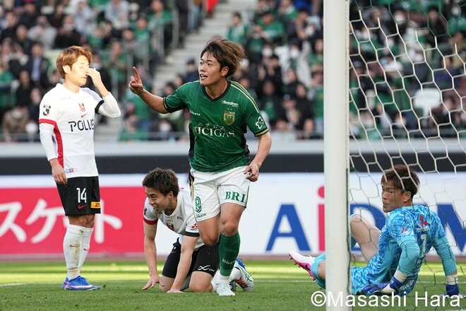 4万人超の国立に響いた東京V・城福浩監督の雄叫び！エースFW染野唯月の鮮やかボレー弾で浦和撃破！チーム全員でのハイプレス＆強固な守備で完封勝ち！【東京ヴェルディvs浦和レッズ】激闘PHOTOギャラリーの画像002