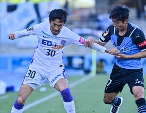 J1サンフレッチェ広島の選手がポーズを取る連続写真に「かわいいの大洪水」とファン歓喜！“ブレない”ベテランMFには「全部同じ顔ww」「変わらない顔がジワジワくる」の声の画像