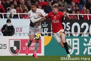 横浜FM戦の勝利は｢幸運｣も…その前2戦は｢完勝｣、改善されたグスタフソンの｢動き｣【3連勝で4位浮上！浦和レッズ｢V字回復｣ウラ事情と｢新たな課題｣】(1)の画像