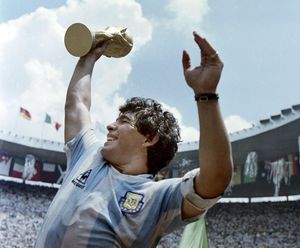 「サッカー史上最高のレジェンド」ディエゴ・マラドーナ逝去　ボカとラ・リーガが悼む「永遠のディエゴ」の画像