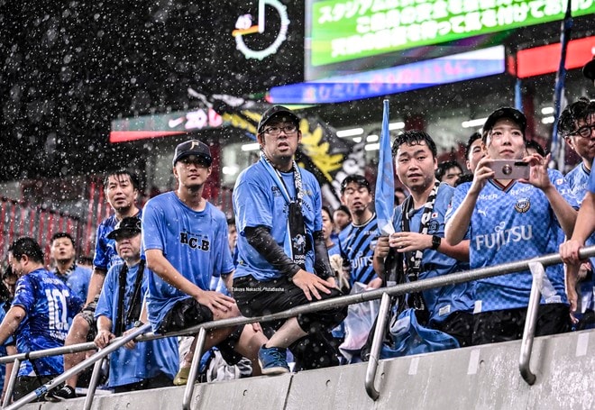 【J1川崎を取材して感じた「育てる力と心」とは(8)】「フロンターレのサポーター」が「唯一無二のこのクラブの誇り」のワケとは。エンブレムを超え、海を越えたチーム愛の物語の画像074