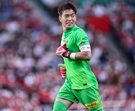 「もうこれ加湿器だろ」「なんか笑ってしまった」浦和レッズがスプリンクラーで練習場に水を撒くも、ほとんど意味を成さず…沖縄キャンプでの「衝撃的な強風映像」が話題にの画像