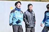 「名将の雰囲気がめっちゃある」J1横浜FM新監督の来日姿にファン興奮!「カッコよすぎる笑笑」「久しぶりにBOSSって感じ」などの声の画像