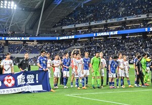 「一緒に映ってるのを見るのは、胸を打つな」サッカー日本代表7選手が原爆ドームを訪れ、歴史に理解を深める姿が映像で公開され反響……試合前日に収められた貴重な様子の画像