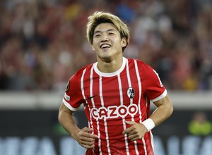 「文句言わず食べます」ELで決勝ゴールのサッカー日本代表MF堂安律、苦手なサラダと”2ショット”! ファンからは「可愛すぎる」「素直やな笑」の声の画像