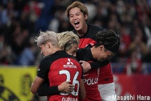 浦和レッズ、小泉佳穂と荻原拓也の2得点で柏に勝利！PHOTOギャラリー【明治安田J1リーグ 第30節 浦和レッズvs柏レイソル 2023年10月20日 19:34キックオフ】の画像