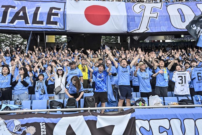 【サポーターアルバム(3)】G大阪戦での観客席＆入場時の川崎フロンターレのサポーター写真77枚！選手と手をつないだ子どもたちなど現地写真「川崎フロンターレーガンバ大阪(3)」の画像035