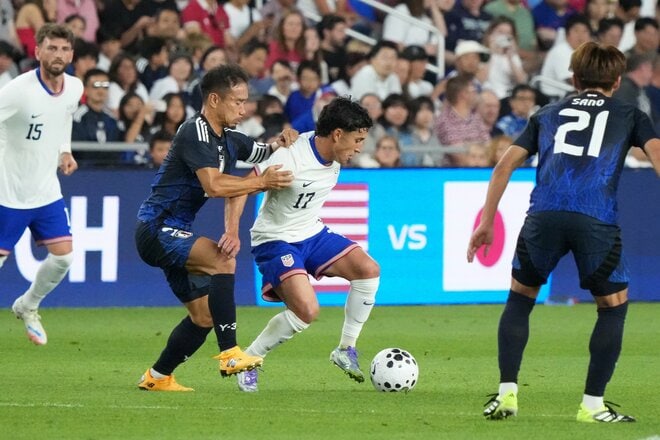 GK大迫敬介が神セーブ！鈴木唯人の絶妙クロスに伊東純也がスライディング弾！三笘薫ら3枚同時投入も無得点…森保監督が｢4バック｣の手ごたえを語ったアメリカ戦【日本代表vsアメリカ代表】激闘PHOTOギャラリーの画像007