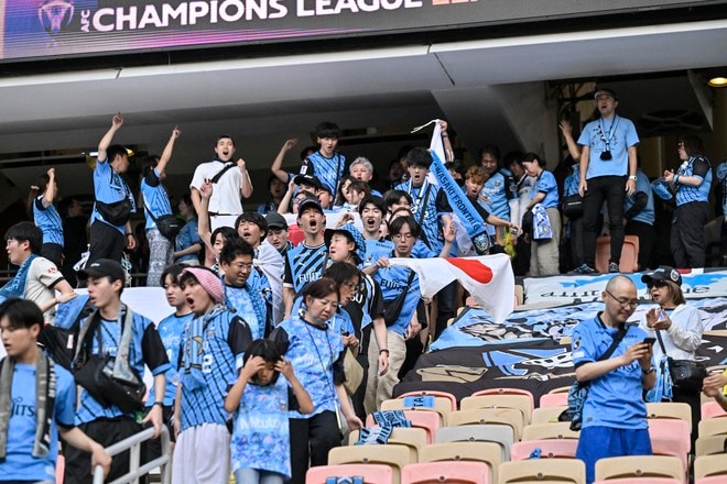 【サポーターアルバム】ACLE決勝に駆け付けた川崎サポーターは衝撃の700人！ 現地で声援を送ったサポーター写真81枚「アル・アハリー川崎フロンターレ(3)」の画像045