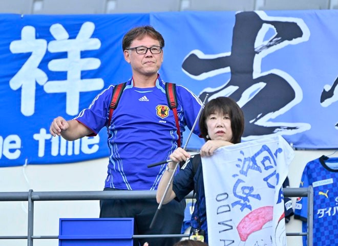 【サポーターアルバム】サッカー日本代表の韓国戦勝利を支えたサポーター写真95枚！ 韓国・龍仁に駆け付けた熱い声援ショット「日本代表ー韓国代表」の画像062