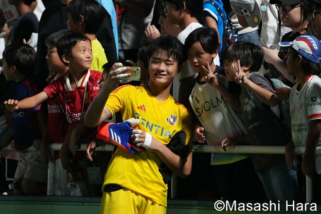 15歳以下の｢Jリーグ選抜｣と｢リバプール選抜｣が激突、｢特別な才能｣飛び級の日本代表CBが守備を統率して｢無失点｣で2連勝！浮上した｢その後の育成年代｣の課題【U-15　Jリーグ選抜vsリバプール　U-15】激闘PHOTOギャラリーの画像009