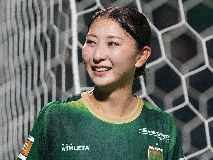 ｢美しい｣｢水も滴るいいオンナ(笑)｣なでしこMF塩越柚歩が汗だく横顔ショット公開＆年内最終戦勝利を報告！｢横顔美人すぎだろ｣｢いい写真だな｣