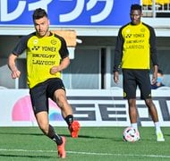 取材カメラマンが選ぶ2020年「J1ベスト選手」(1) GK・DF編「まるで忠臣蔵」耐えに耐えた守護神の檄の画像