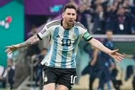 サッカー日本代表に続いてイラン代表も! カタールワールドカップでの試合後、サポーターが「ゴミ拾い」をする姿が話題に…SNSでは「彼らを誇りに思う」の声もの画像