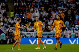 ファンハール監督がメンバーに忍ばせていた「プランB」の選手に託した任務【オランダ代表たった1つのFKの裏に隠された「準備」と「胆力」そして「チーム力」】(3)の画像