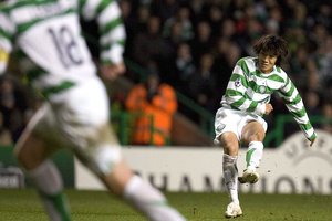 「1万いいね」!中村俊輔がセルティックで決めた「2本の伝説FK」!「44歳の誕生日」を迎えて鮮烈ゴラッソが再び話題に【動画】の画像