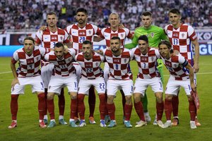 「モダンできれい！」vs「着ない方がマシ」クロアチア代表のカタール向け「新ユニフォーム」は賛否両論！ 特にホームユニへの批判が殺到の画像