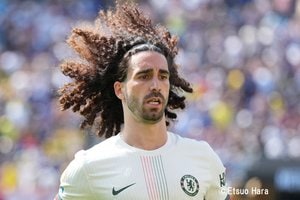 【W杯】｢まさかの兄弟説｣｢後ろ姿はほぼ一緒｣とネットも沸いた“新旧モジャモジャ”夢の共演！ スペイン復権の鍵はプジョルの魂を宿す男・ククレジャにあり!?の画像
