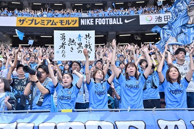 【サポーターアルバム】ACLE準優勝後初の国内試合に駆け付けた川崎フロンターレのサポーター写真80枚！ 国立を青く染め上げる「鹿島アントラーズー川崎フロンターレ」の画像055