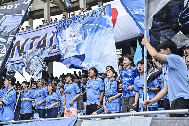 【サポーターアルバム(3)】G大阪戦での観客席＆入場時の川崎フロンターレのサポーター写真77枚！選手と手をつないだ子どもたちなど現地写真「川崎フロンターレーガンバ大阪(3)」の画像068