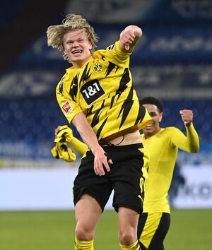 【ハーランド】ブンデス17試合17ゴールの「ノルウェイの怪物」驚異のジャンピングボレーに見えた未来の画像