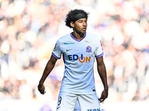 【J1広島が浦和戦でトライした新たなシステムの成果と課題(1)】「試合では初めての形」と語るジャーメイン良が前線で奮闘しながら感じたこと……「もう１個深くというのが必要だった」の画像