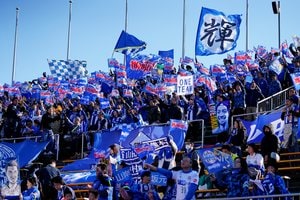 「ん？ここから再開か」「これはレア」J2で“試合開始２秒”でゴール決まる！ 9万回再生された、誤審で異例の再試合が生んだ「貴重場面」の画像