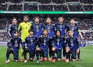 「このクォリティの高さにひれ伏すわ」日本代表モノマネ集団“ものまねブルー”のW杯出場決定祝福ポスターに反響！「えっすご」「メンバー増えました？w」などの声の画像