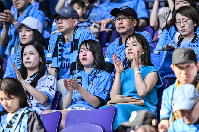 【サポーターアルバム】敵地で勝利を掴んだ川崎フロンターレのサポーター写真75枚！ 圧巻の応援で勝ち越し導く「サンフレッチェ広島ー川崎フロンターレ」の画像019