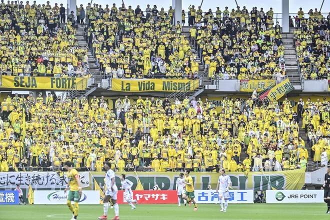 【千葉サポーターアルバム】雨の中で首位堅持のチームを後押しした「ジェフユナイテッド千葉のサポーター写真99枚」！ ゴール裏の熱狂ショット「ジェフユナイテッド千葉ーベガルタ仙台」の画像038