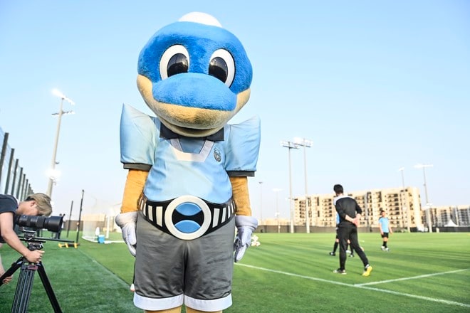 【川崎フロンターレアルバム】サウジアラビア到着翌日4月23日のジェッダ市内での「コーチングスタッフ＆クラブスタッフ写真」と「選手と子どもたちの交流写真」合計98枚！の画像074